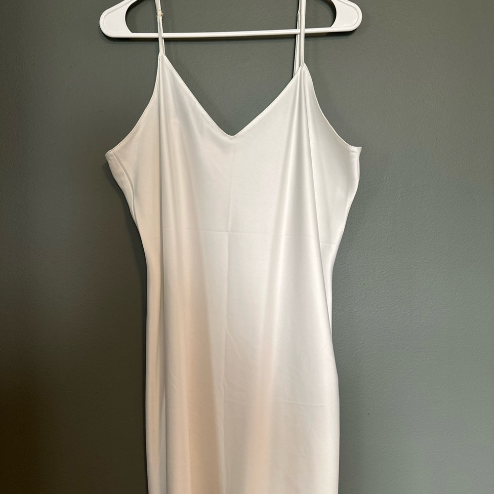 White Sleeveless V-Neck Slip Wedding Dress